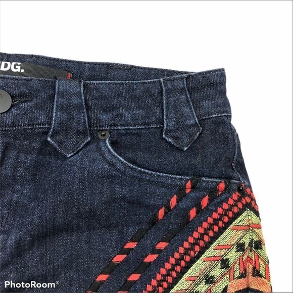 BDG Dark Wash Jean Shorts with‎ Embroidery 26 - Picture 3 of 9
